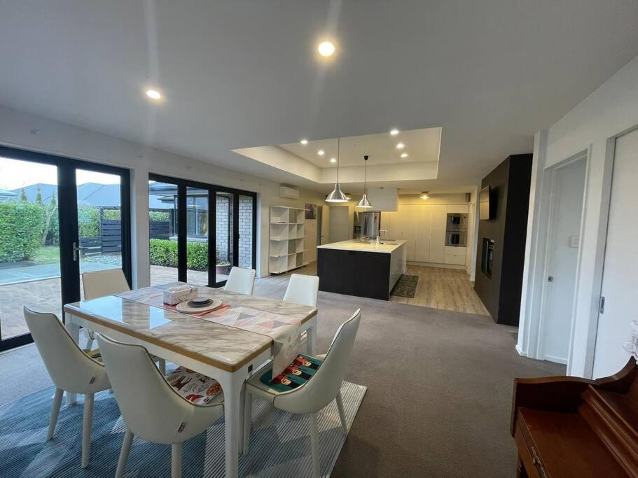 Spacious 4 Bed Family Holiday home *