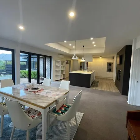 Spacious 4 Bed Family Home Christchurch Exterior photo
