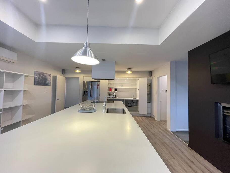 Spacious 4 Bed Family Holiday home Christchurch